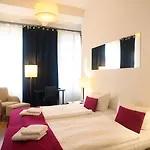 Goldmarie Hotel